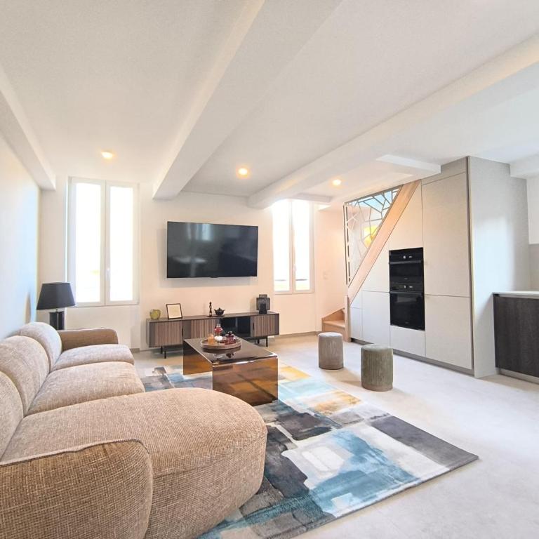 Elegant Renovated Apartment Nice Port AC Sleeps 4 - Appartement 2 Chambres - 1