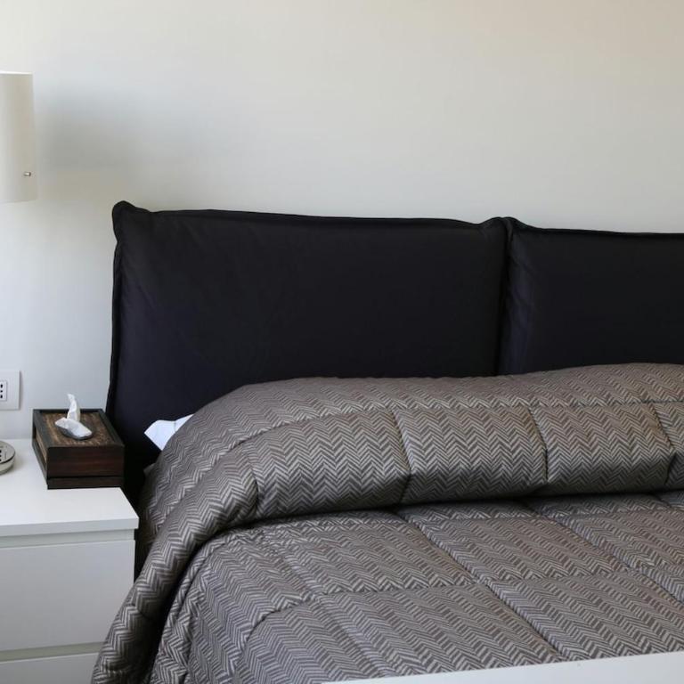 Lovely apartment very near Zara metro station M3M5 - One-Bedroom Apartment - 17