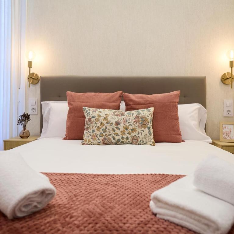 AC Rooms Madrid Centro - Triple Room with Private Bathroom - 5