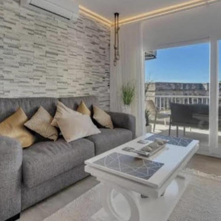 Vista Castillo - One-Bedroom Apartment - 4