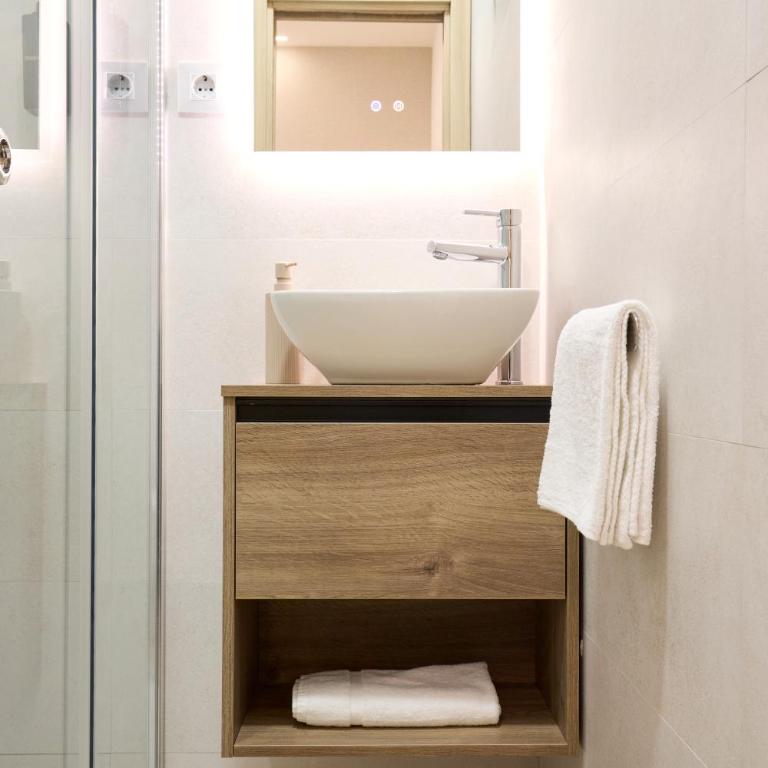 AC Rooms Madrid Centro - Double Room with Private Bathroom - 8