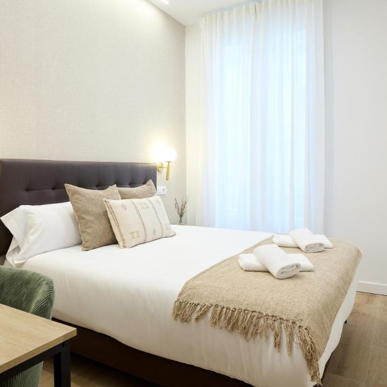 AC Rooms Madrid Centro - Double Room with Private Bathroom - 1
