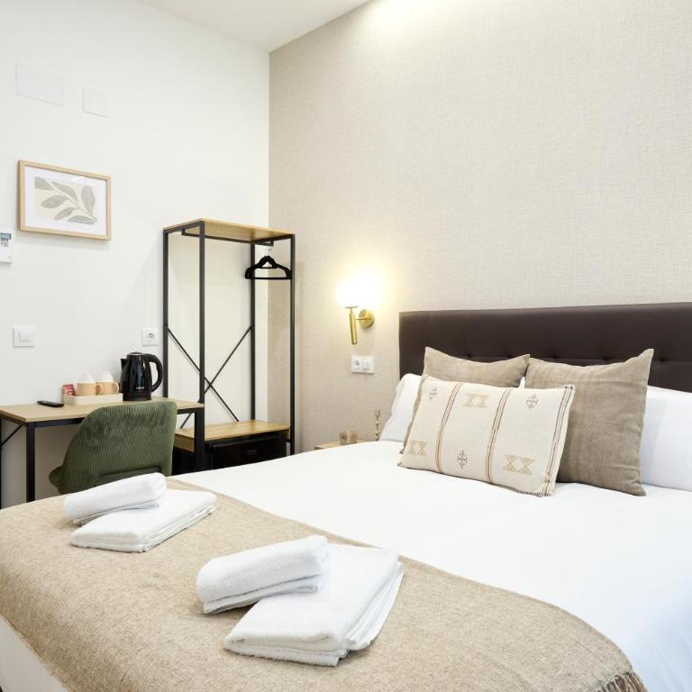 AC Rooms Madrid Centro - Double Room with Private Bathroom - 4