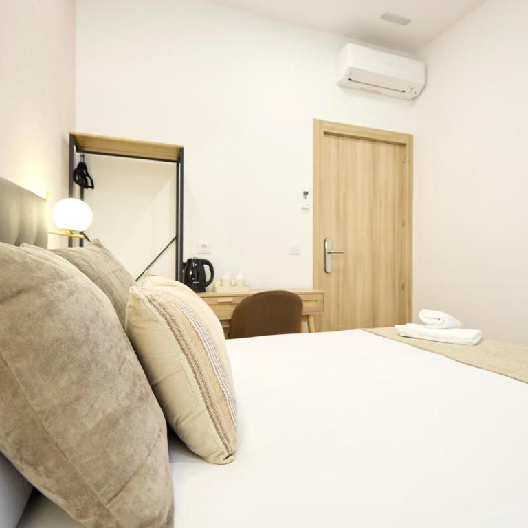 AC Rooms Madrid Centro - Double Room with Private Bathroom - 5