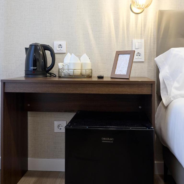 AC Rooms Madrid Centro - Triple Room with Private Bathroom - 4