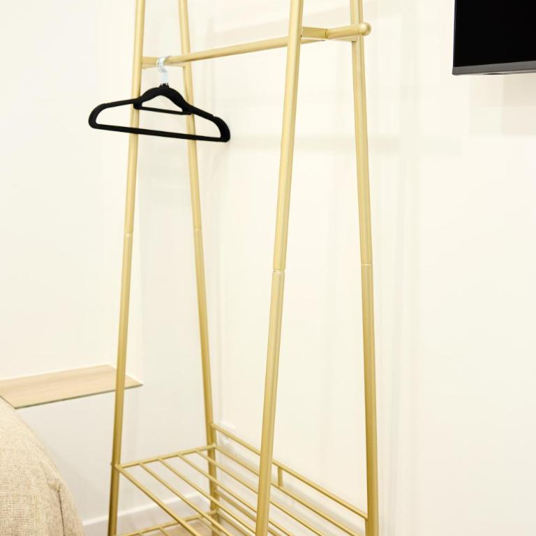 AC Rooms Madrid Centro - Triple Room with Private Bathroom - 5