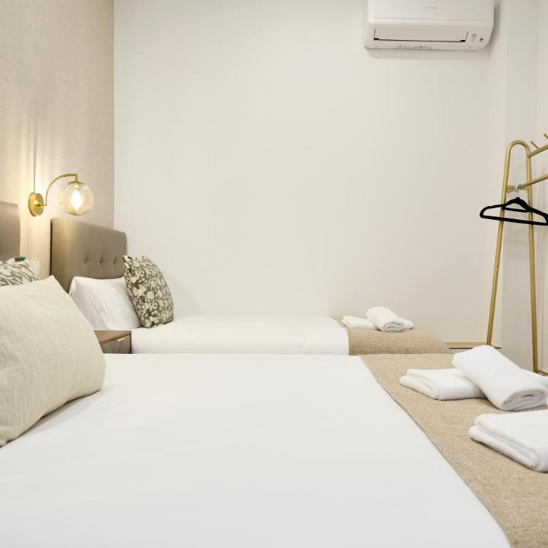 AC Rooms Madrid Centro - Triple Room with Private Bathroom - 8