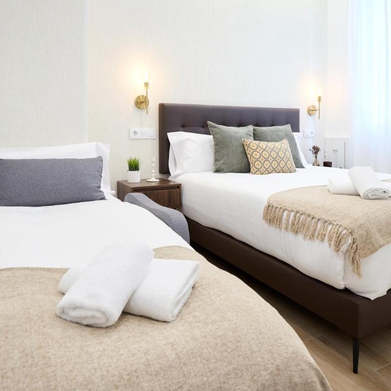 AC Rooms Madrid Centro - Triple Room with Private Bathroom - 2