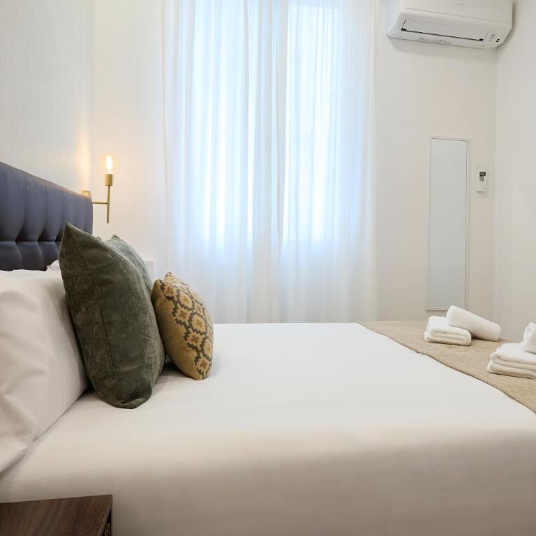 AC Rooms Madrid Centro - Triple Room with Private Bathroom - 9