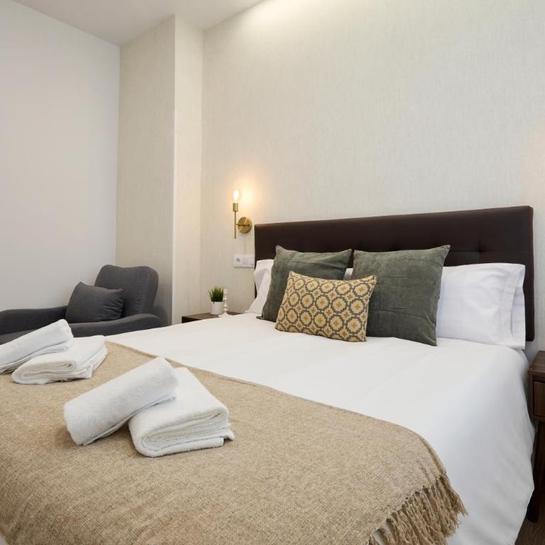 AC Rooms Madrid Centro - Triple Room with Private Bathroom - 6