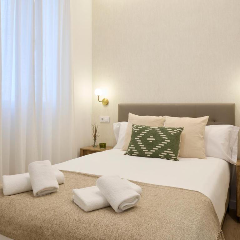 AC Rooms Madrid Centro - Double Room with Private Bathroom - 1
