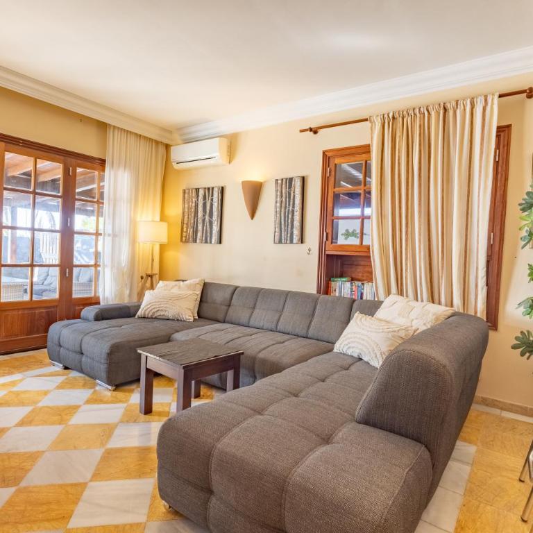 Villa Iseo - Three-Bedroom Villa - 24
