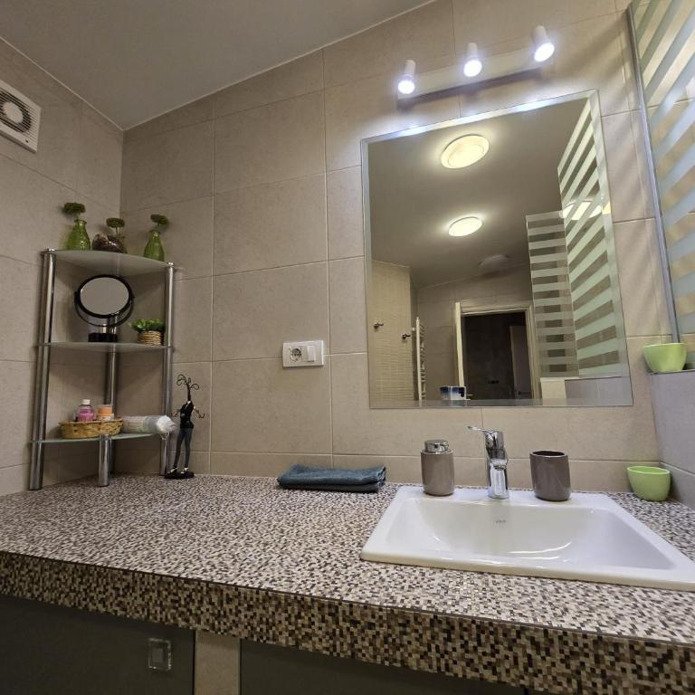 Crown Apartment - One-Bedroom Apartment - 14