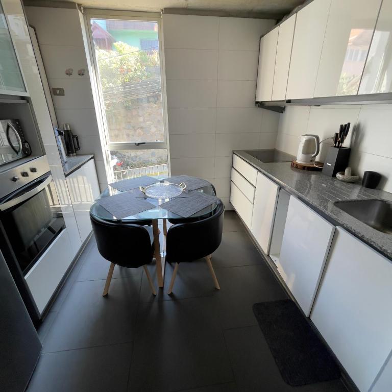 Departamento completo en el corazón de Cerro Alegre - Two-Bedroom Apartment - 10