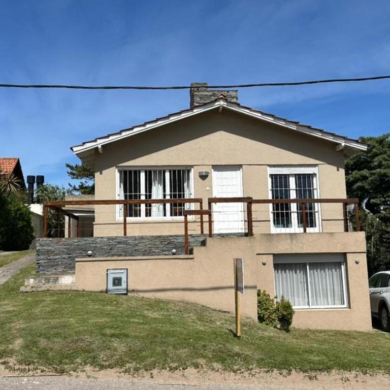 Casa Pinamar Centro Iglesia 80mt Mar 2 Dormitorios 1 Baño - Casa de 2 dormitorios - 2
