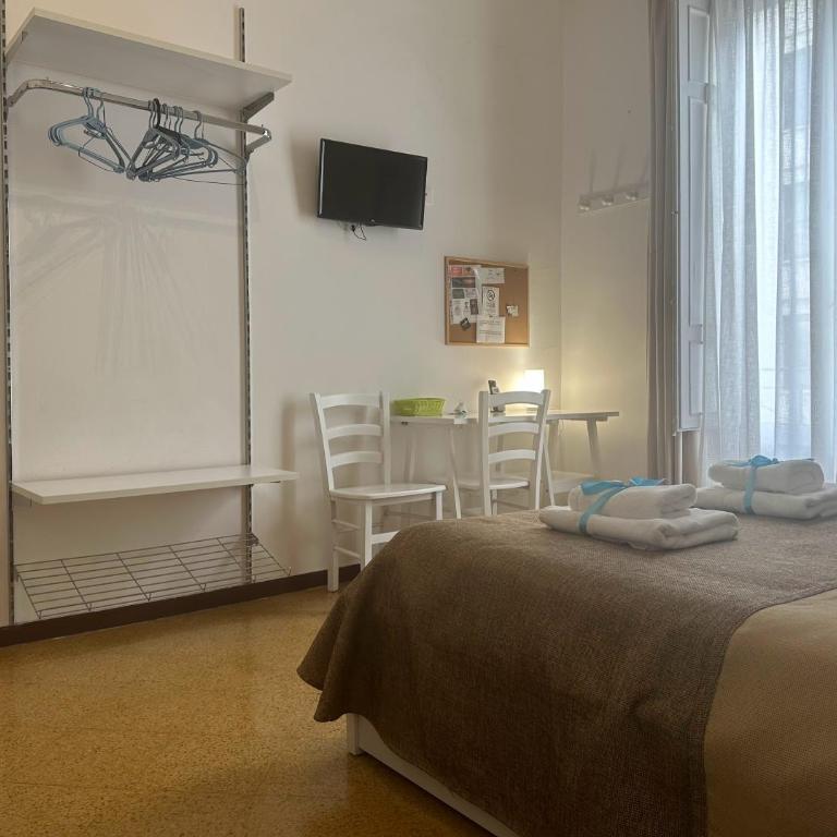 YooRoom - Double Room with Private External Bathroom - 10