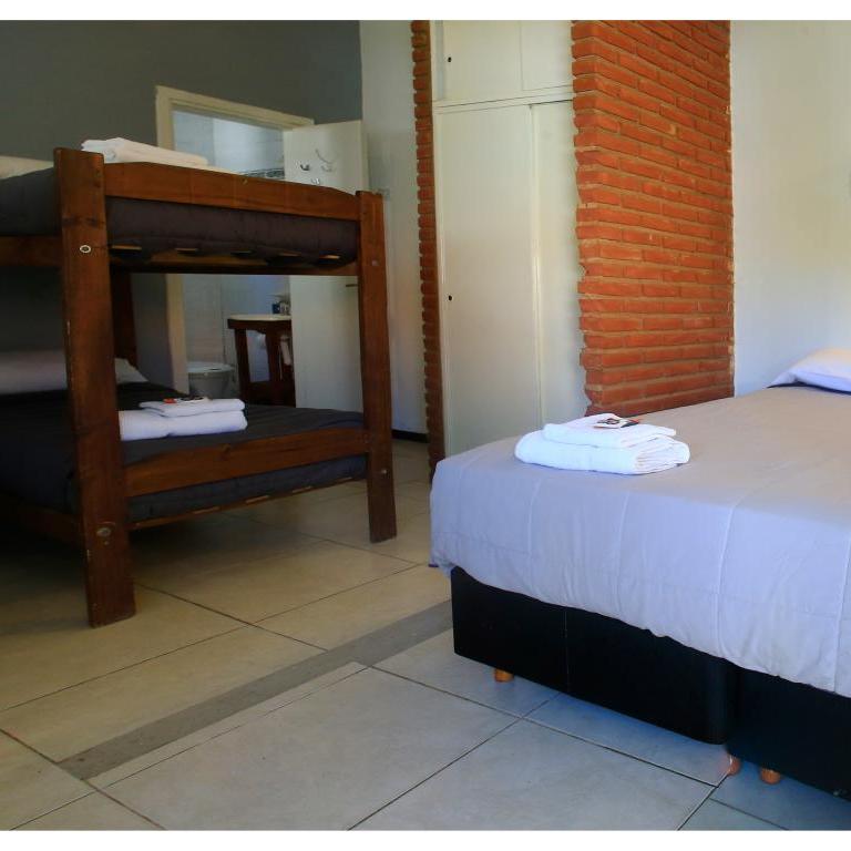 Hotel Los Ángeles - Habitación Familiar con vistas al jardín - 1