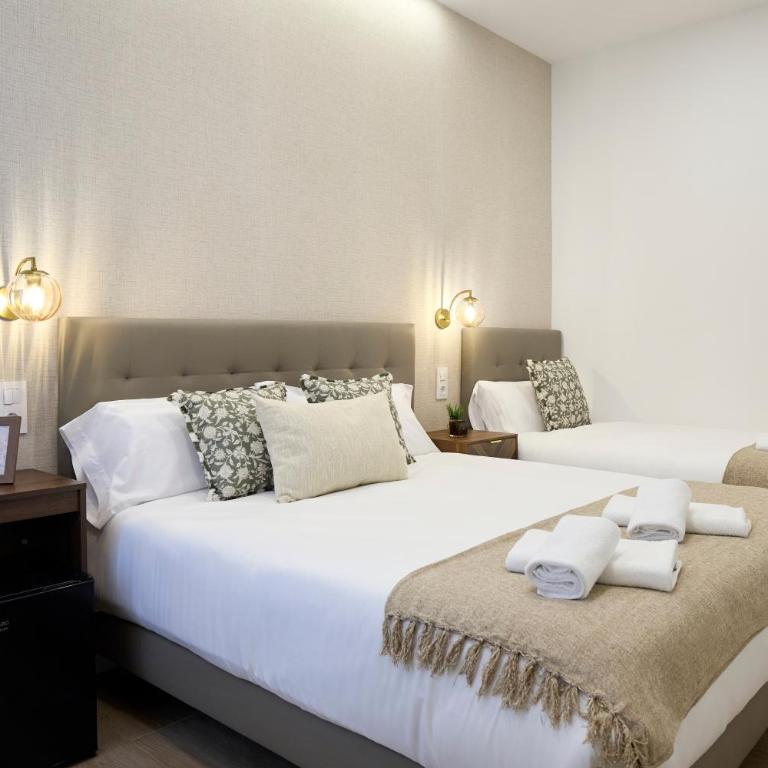 AC Rooms Madrid Centro - Triple Room with Private Bathroom - 1