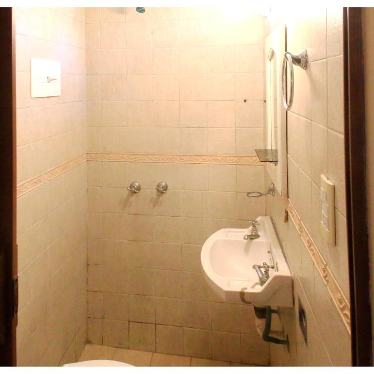 Hotel Los Ángeles - Habitación Doble con baño privado - 2 camas - 4
