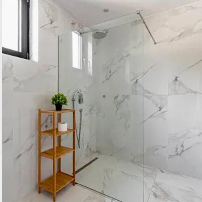 The best view in Montenegro - Three-Bedroom Apartment - Oceanfront - 34