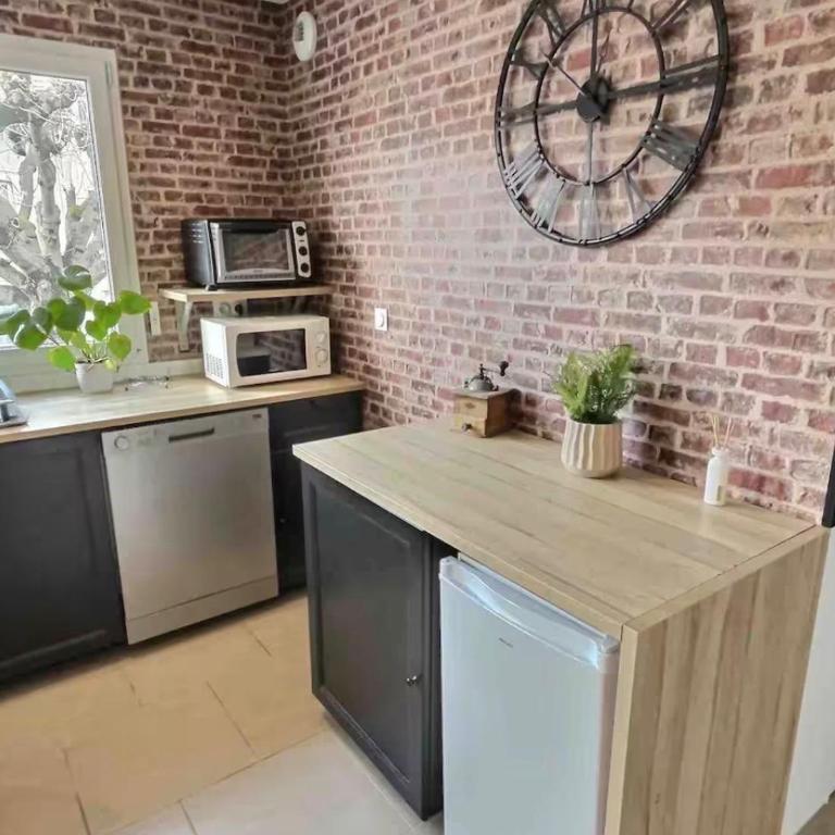 Appartement lumineux 45 m2 avec parking proche gare et centre de Reims - Appartamento con 1 Camera da Letto - 2