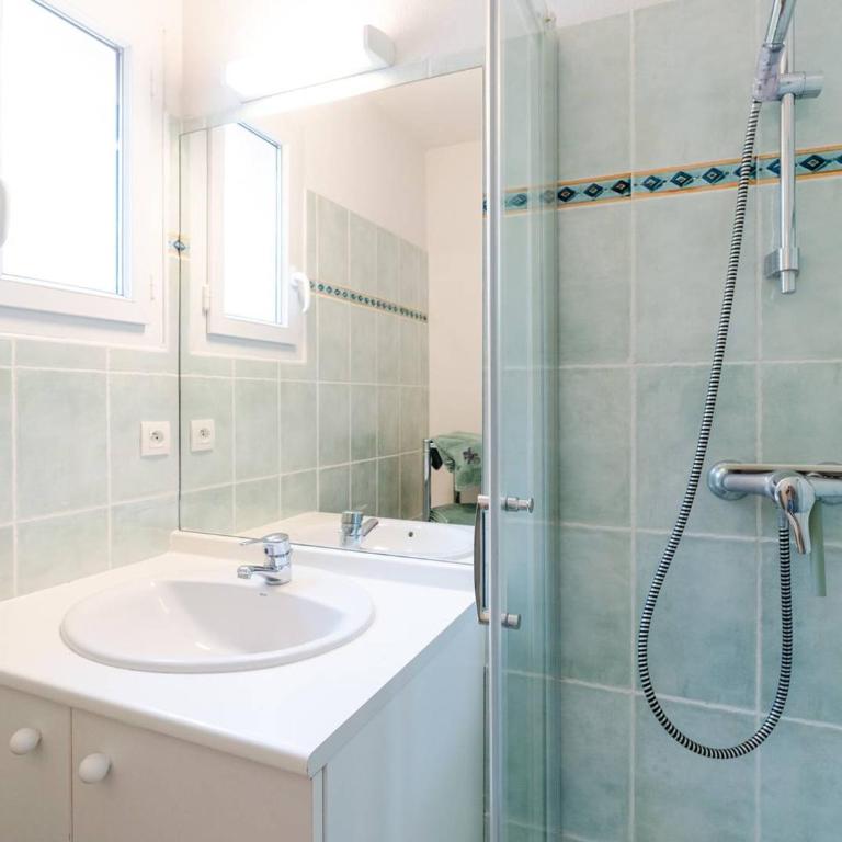 Villa spacieuse avec parking, jardin, animaux admis - FR-1-409-289 - Villa - 7