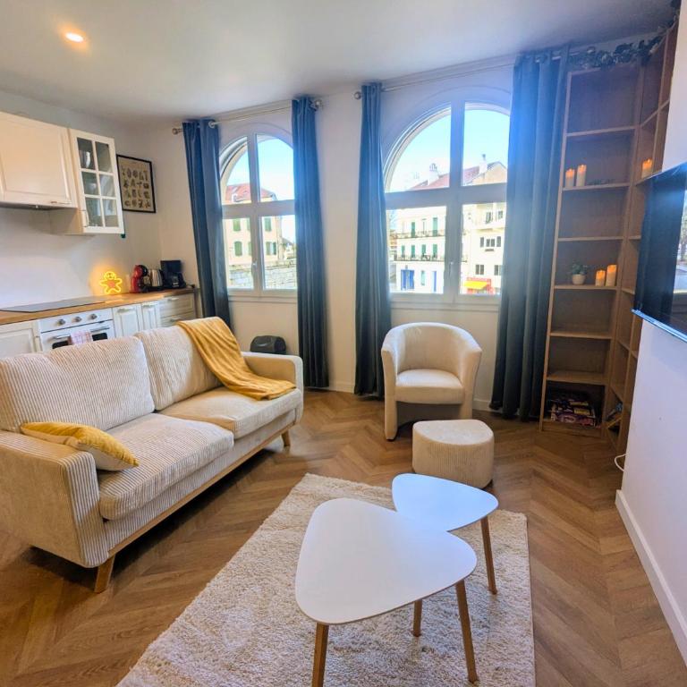 T3 61m2, Hypercentre, vue Fontaine Chaude, bureau - Appartement 2 Chambres - 13