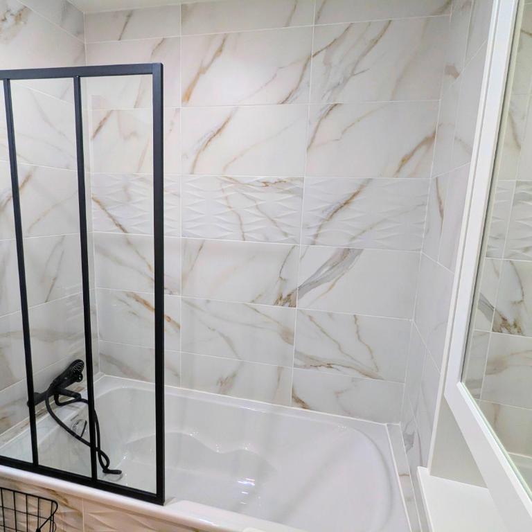 T3 61m2, Hypercentre, vue Fontaine Chaude, bureau - Appartement 2 Chambres - 18