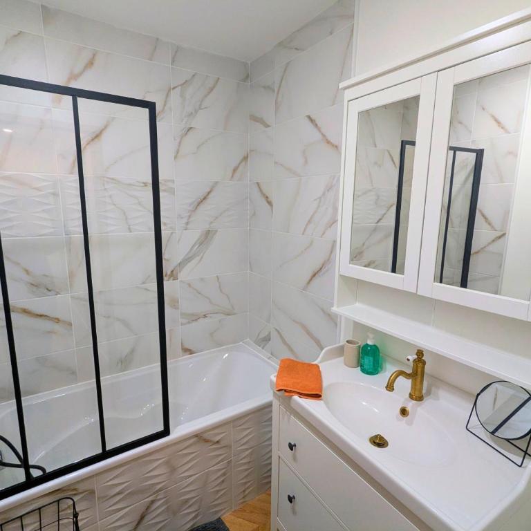 T3 61m2, Hypercentre, vue Fontaine Chaude, bureau - Appartement 2 Chambres - 35
