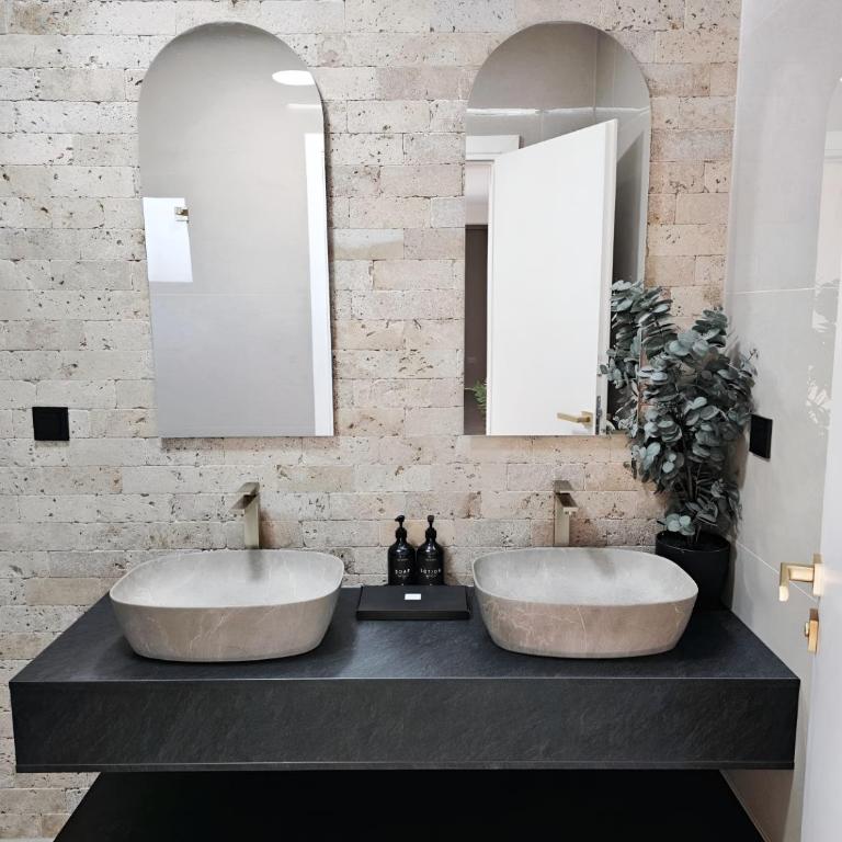 LUXIA PRIVATE ESTATE Sauna & Pool x Jacuzzi with Fireplace outdoor lounge - Vila sa Sopstvenim Bazenom - 18