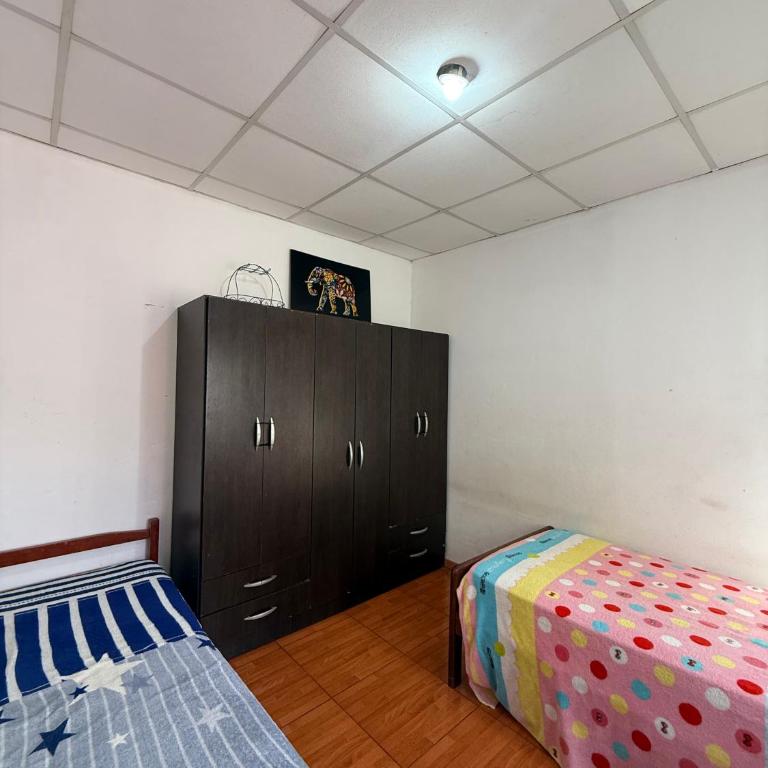 Casa familiar con piscina a 10 minutos del centro - Casa de 2 dormitorios - 3