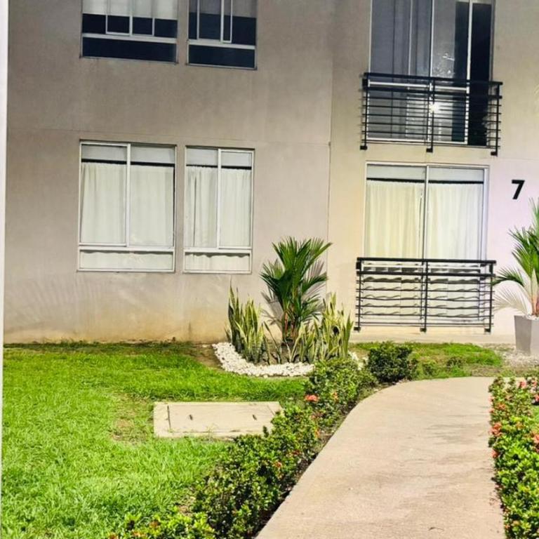 Apartamento 1 piso en conjunto Amarilo - Two-Bedroom Apartment - 14