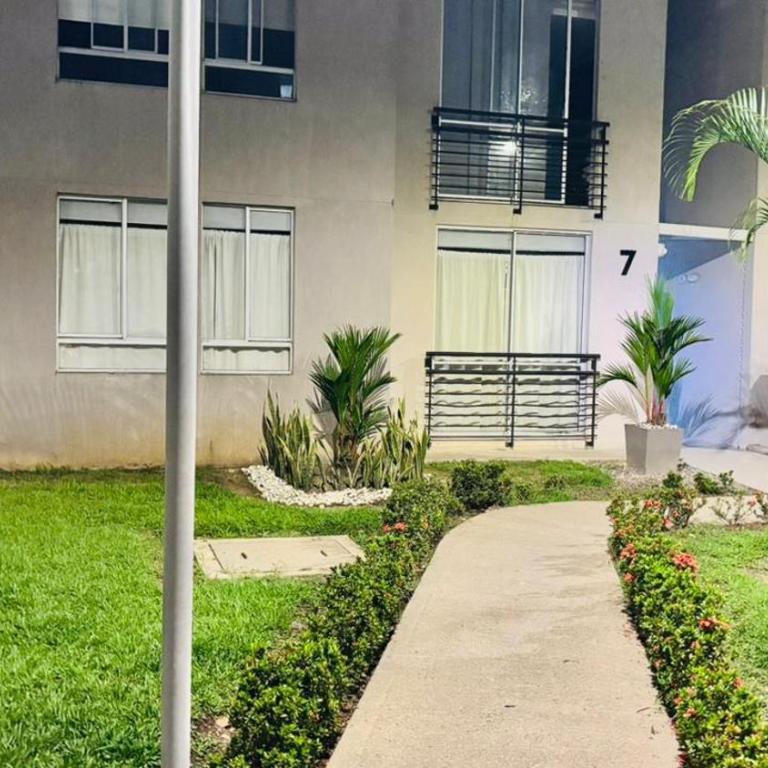 Apartamento 1 piso en conjunto Amarilo - Two-Bedroom Apartment - 13
