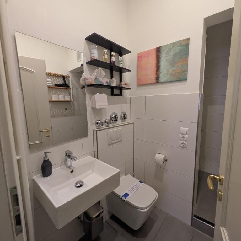 Munich Apartment 110 qm with 3 Bedrooms Right at Okotoberfest 1 to 10 Guests - Three-Bedroom Apartment - 13