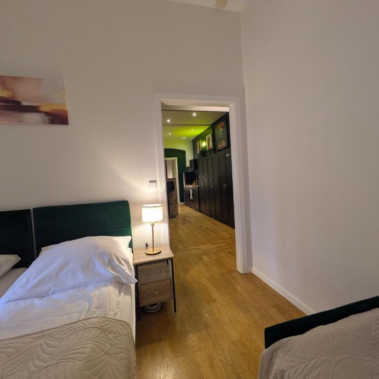Munich Apartment 110 qm with 3 Bedrooms Right at Okotoberfest 1 to 10 Guests - Three-Bedroom Apartment - 12