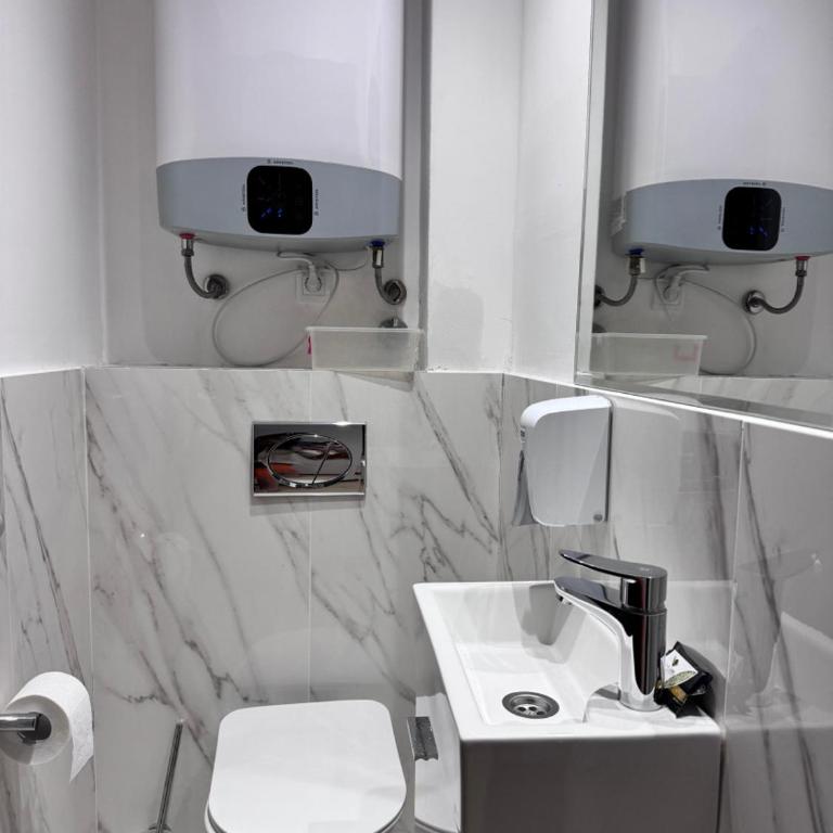 Montenegro Beachfront Oasis - Apartman s 1 Spavaćom Sobom, Balkonom i Pogledom na More - 26