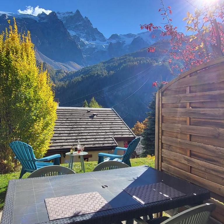 Mountain Lodge in Alps-chez Philippe, Panoramic-Village, Renting, view over Glaciers - Chalet GRAND AIGLE n°6 Two bedroom and mezzanine with private terrace and glacier view - 17