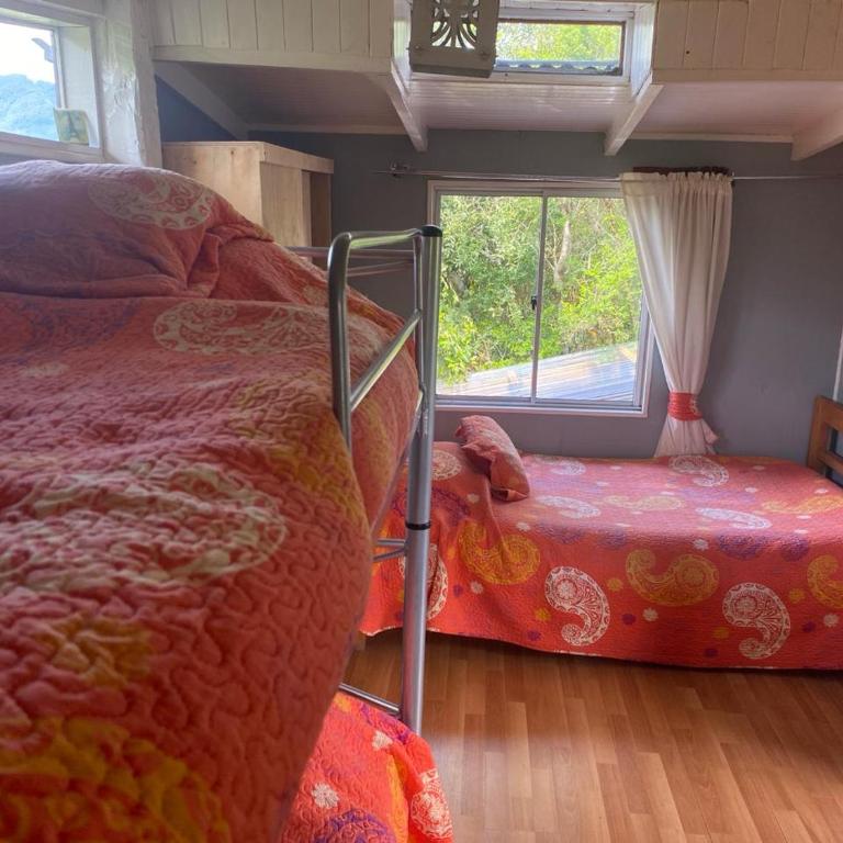 Natures Balcony Reclaimed Wood Cabin with Villarrica Volcano and Majestic Peak Views - Basic Triple Room - 2