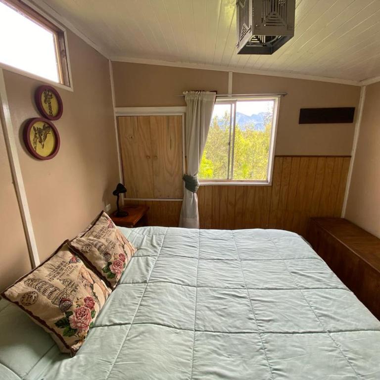 Natures Balcony Reclaimed Wood Cabin with Villarrica Volcano and Majestic Peak Views - Basic Triple Room - 6