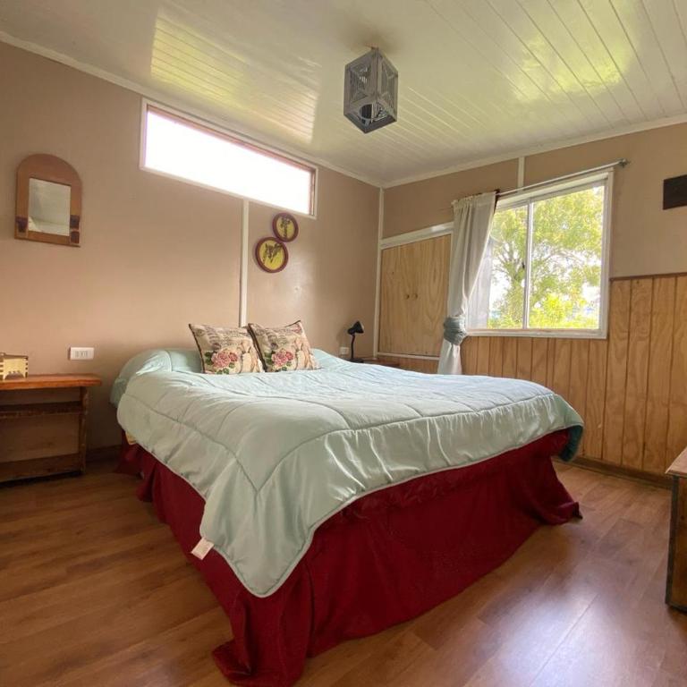 Natures Balcony Reclaimed Wood Cabin with Villarrica Volcano and Majestic Peak Views - Basic Triple Room - 7