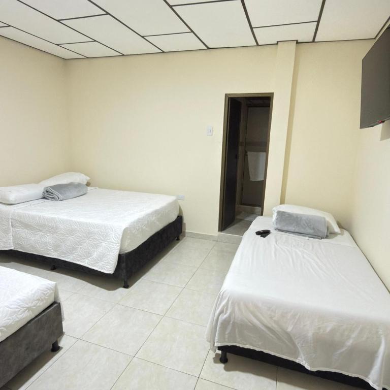 Hotel Plaza de Toros - Triple Room - 3