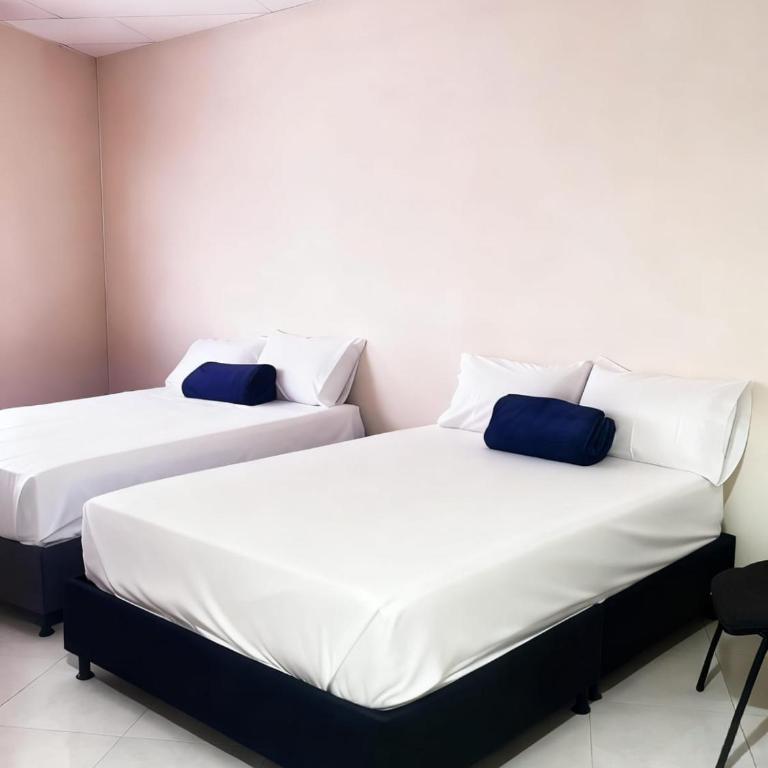 Hotel Plaza de Toros - Triple Room - 4