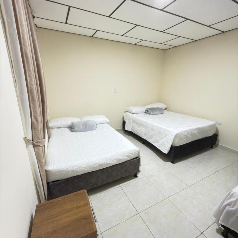 Hotel Plaza de Toros - Triple Room - 5