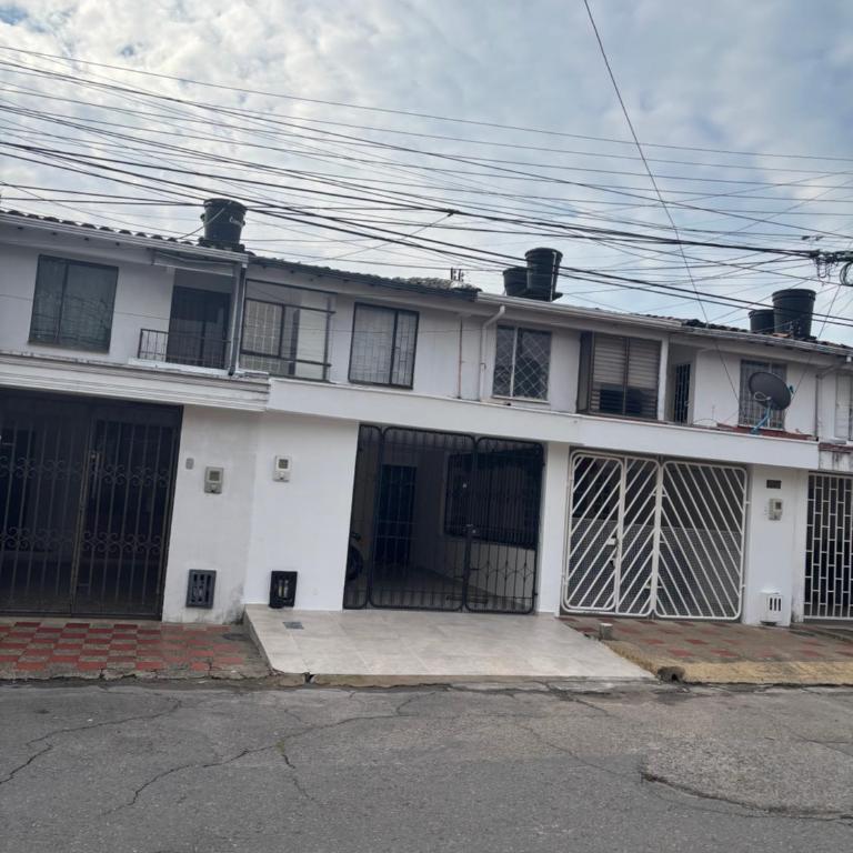 Hermosa casa de 2 plantas en Villavicencio - Meta - Three-Bedroom Home - 13