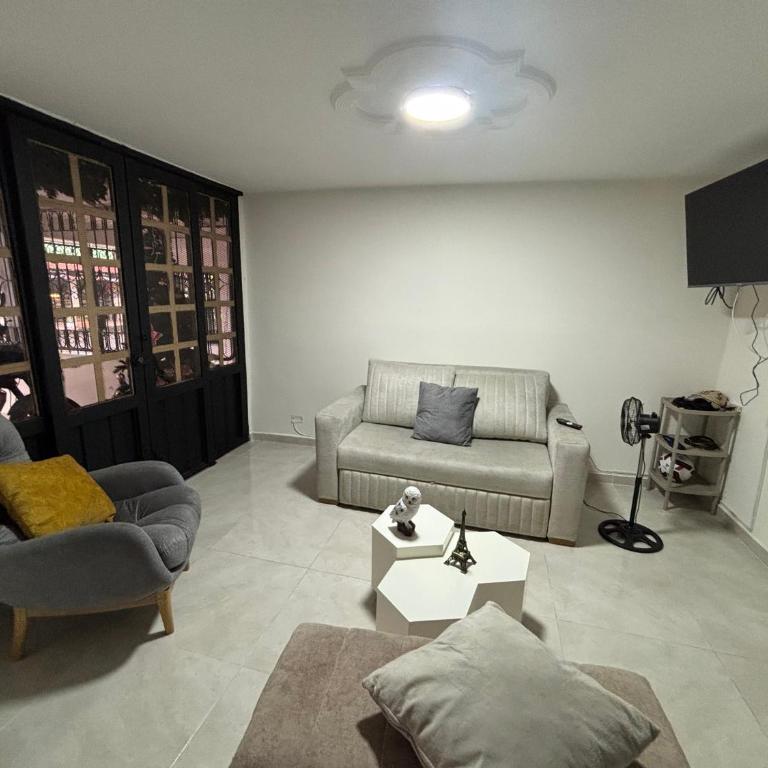Hermosa casa de 2 plantas en Villavicencio - Meta - Three-Bedroom Home - 1