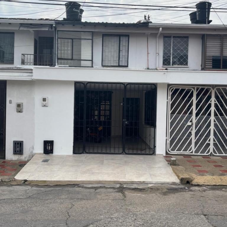 Hermosa casa de 2 plantas en Villavicencio - Meta - Three-Bedroom Home - 22