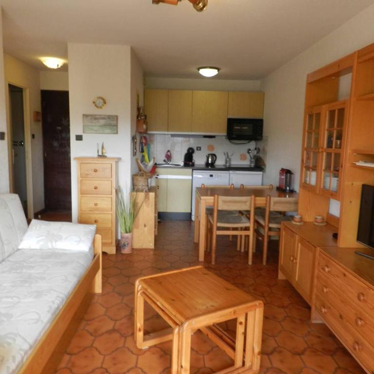 Appartement avec terrasse à Bormes-les-Mimosas, proche plage - FR-1-251-921 - Apartment - 5