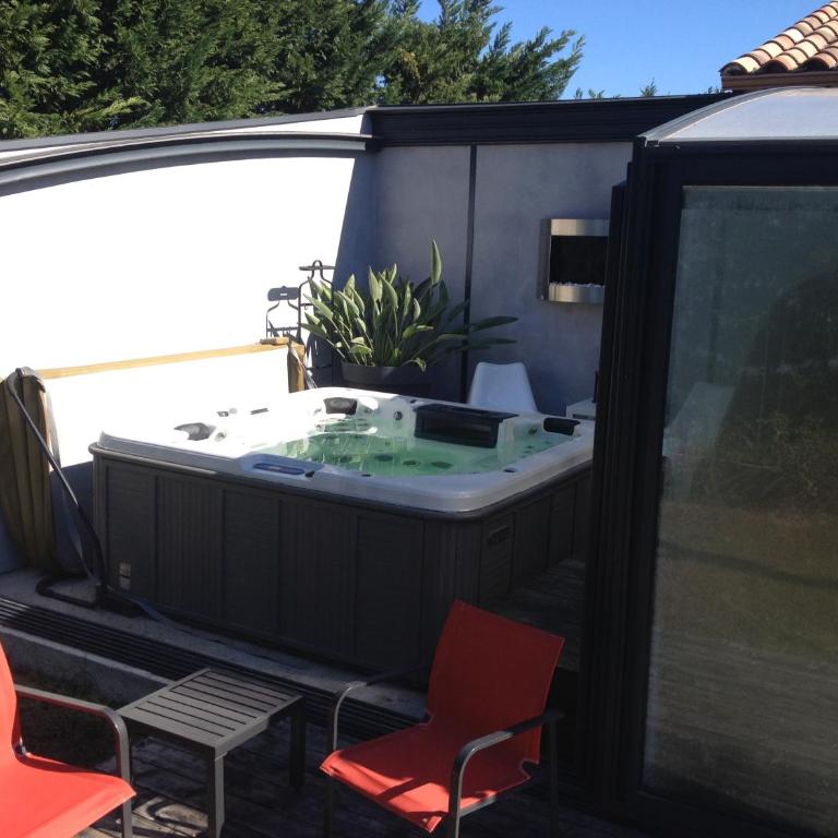 Chambres d'hotes Deluxe Jacuzzi Mas de l'Etoile - Chambre Lit King-Size Deluxe - 11