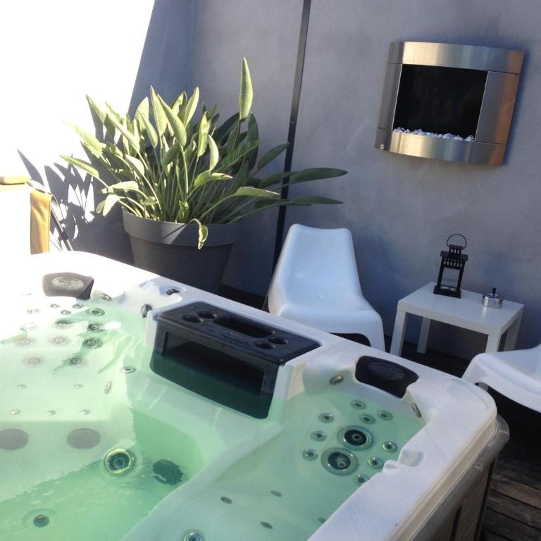 Chambres d'hotes Deluxe Jacuzzi Mas de l'Etoile - Chambre Lit King-Size Deluxe - 8