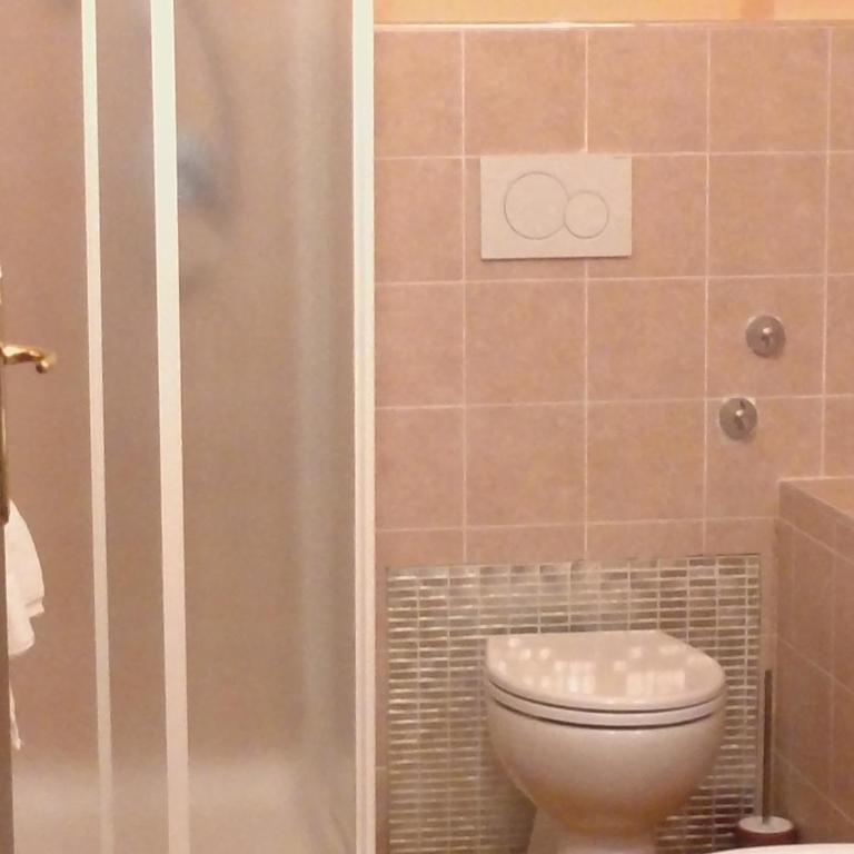 Da Debby - Camera Matrimoniale con Bagno Privato - 3